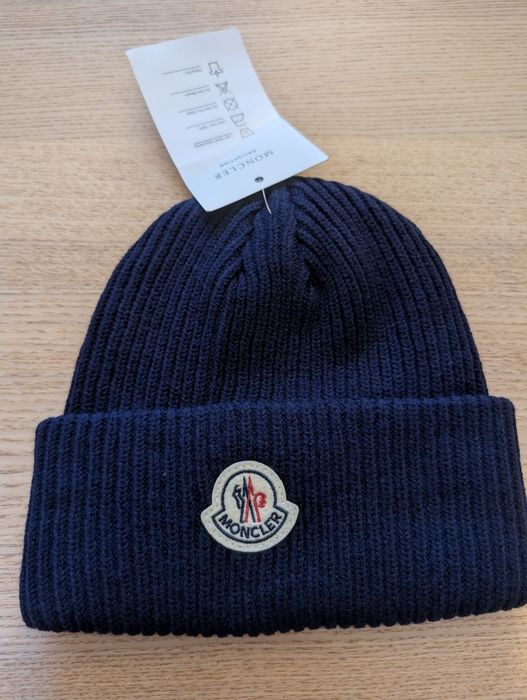 Zimowa czapka granatowa moncler