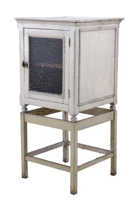 Armário pintado anos 40