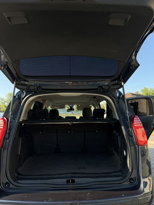 PEUGEOT 5008 2012