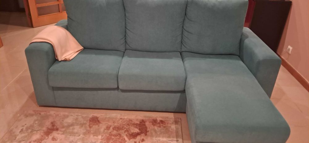 Sofá com chaise longue reversível