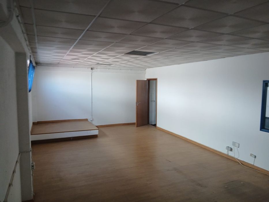 Armazém 350 mt2 junto ao ic2 Coimbra