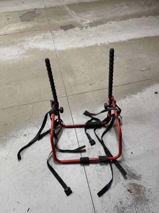 Suporte de automovel para transporte de bicicletas