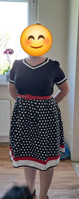 Czarna sukienka retro w białe kropki