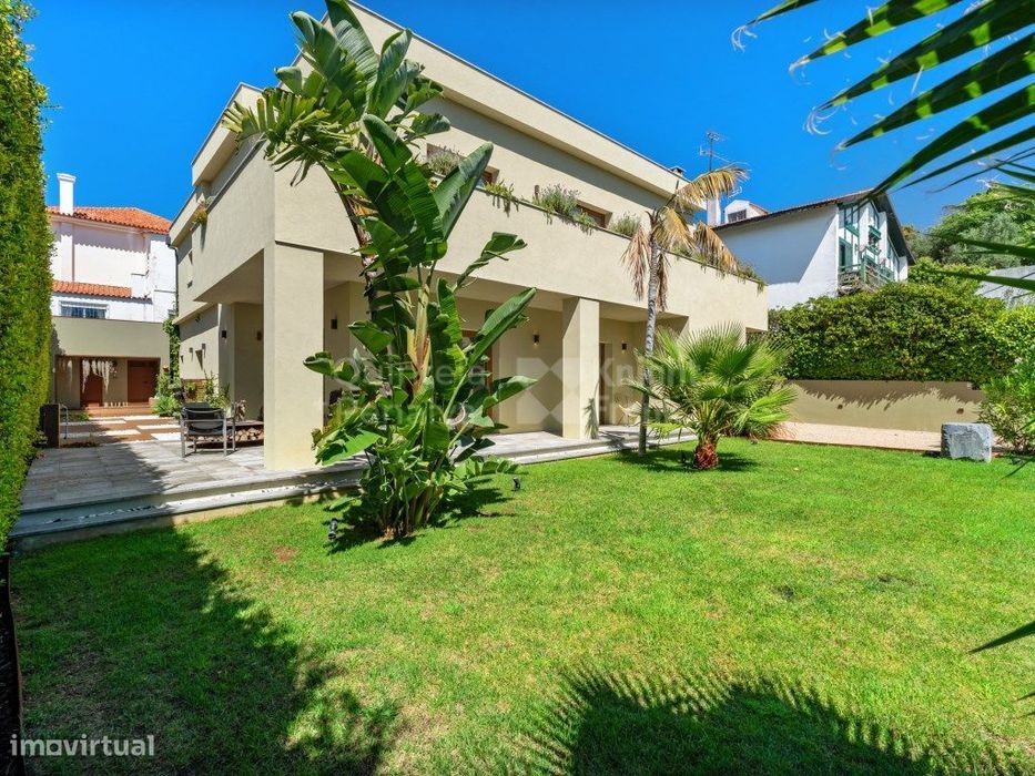 Moradia T4 com piscina para venda no Estoril