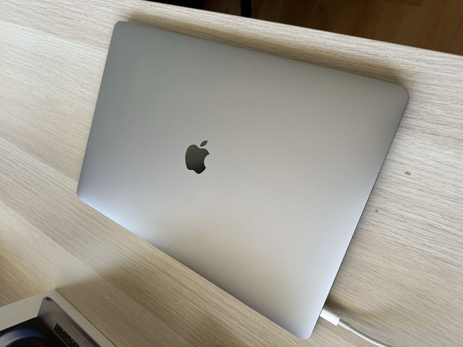 Macbook Pro 16 - 16GB RAM - SSD 1 TB - AMD Radeon Pro 5500M