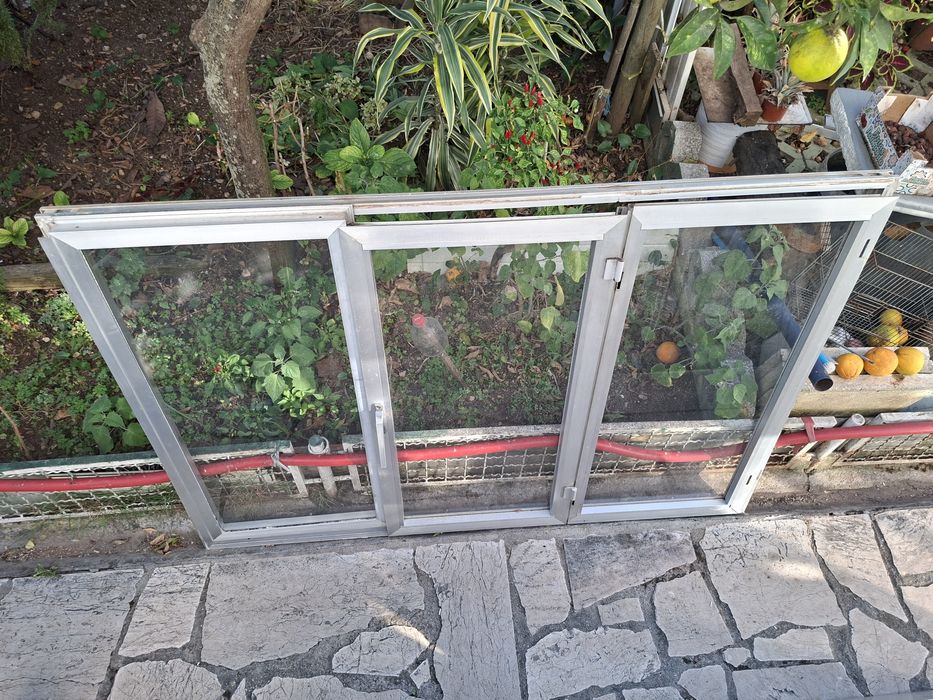 Janela de alumínio três portas