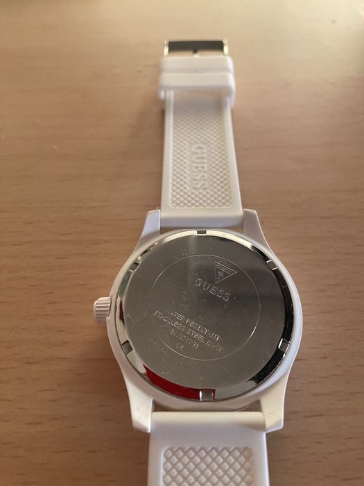 Relógio Guess com caixa