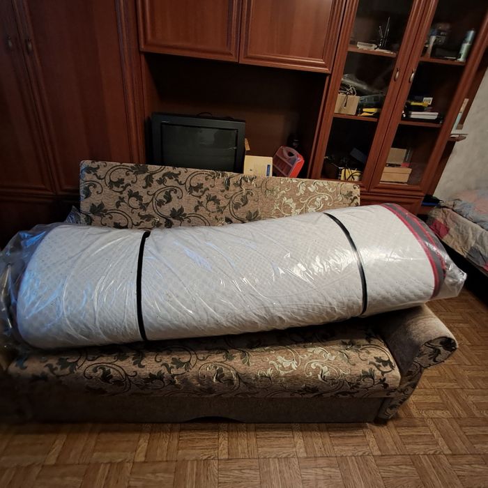 Топер та диван віддам