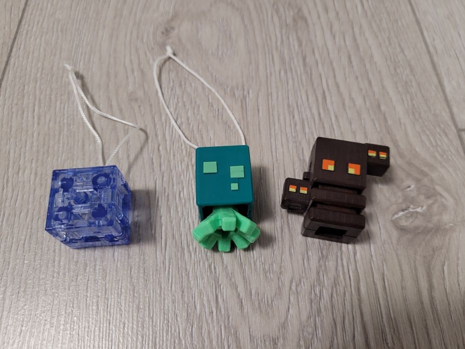 Kinder joy - figurki z serii Minecraft.