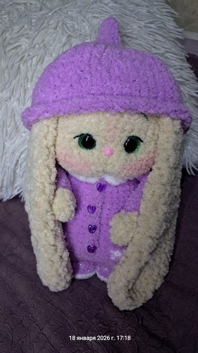 Зайка з плюшу, ручна робота.