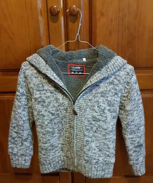 Casaco com capuz para o frio - 7/8 anos