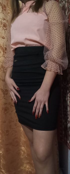 Елегантна блуза ніжно рожевого кольору з прозорими рукавами ліхтарикам