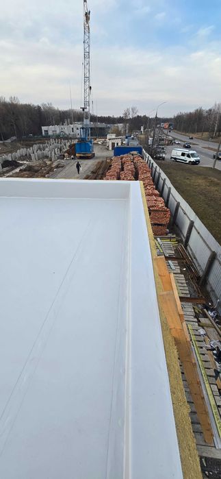 Монтаж ПВХ / ТПО мембрани Покрівельні роботи Плоска мембранна покрівля