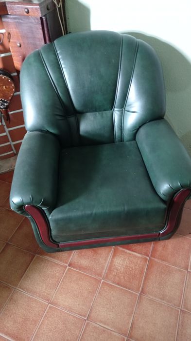 Conjunto de sofás em napa verde