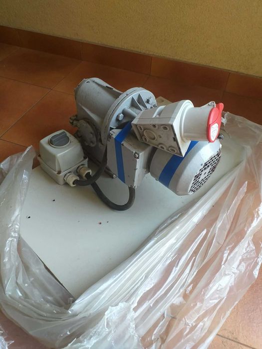 Motoreduktor 0,55 KW przekładnia