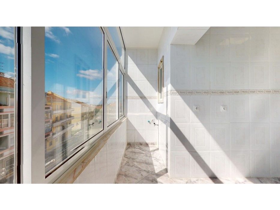 Apartamento T2 remodelado | Ajuda