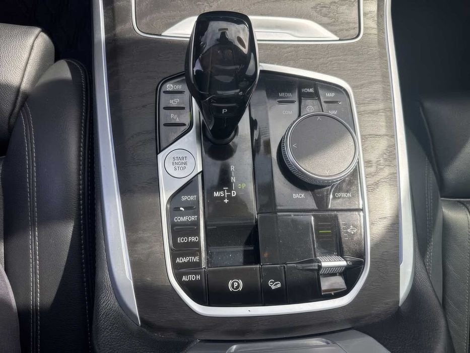 BMW X7      2021