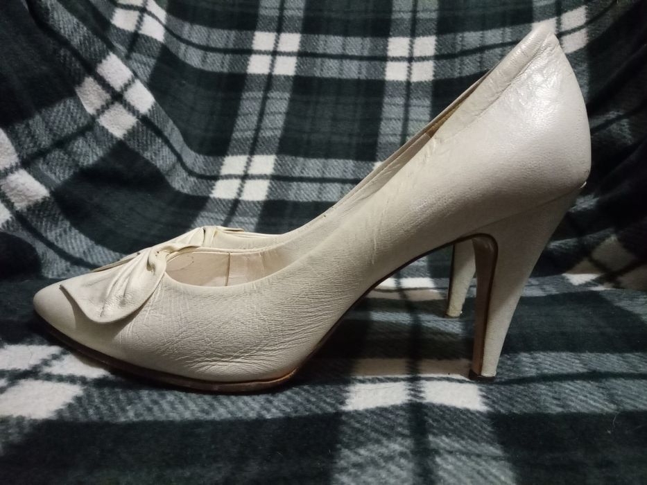 Туфли на каблуке 37 белые с бантом лодочки свадебные Германия кожаные