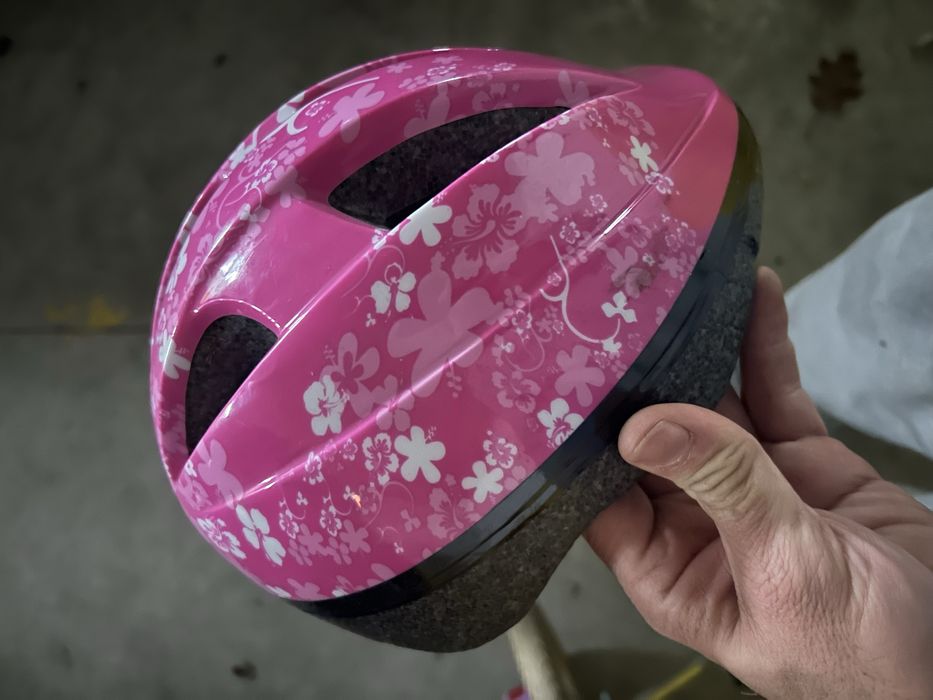 Bicicleta  crianca com capacete