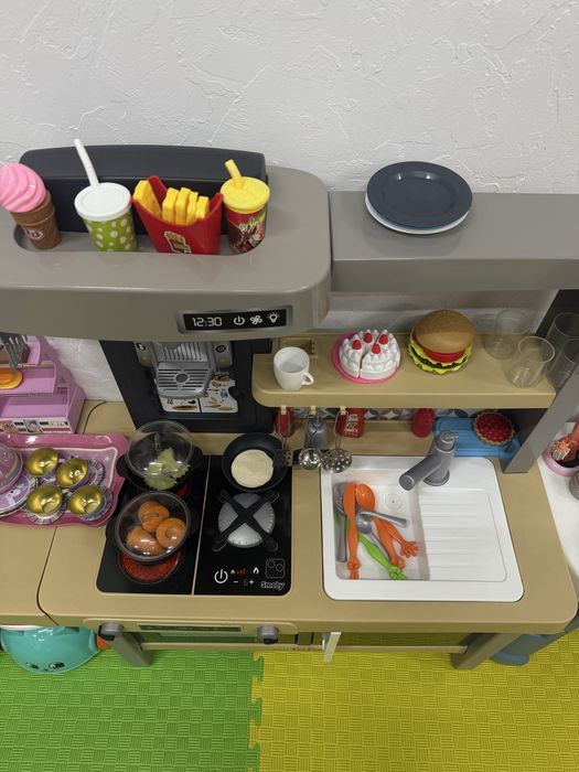 Продам супермаркет, майстерню та кухню