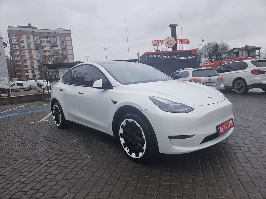 Tesla model y 2023