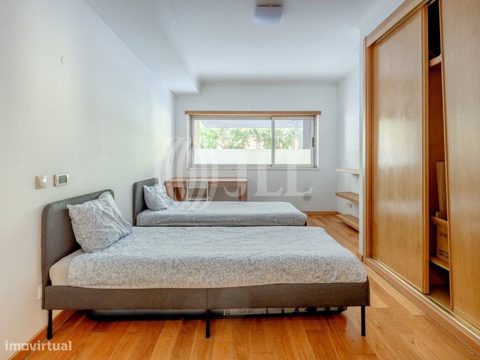 Apartamento T4, com terraço e estacionamento, em Lisboa