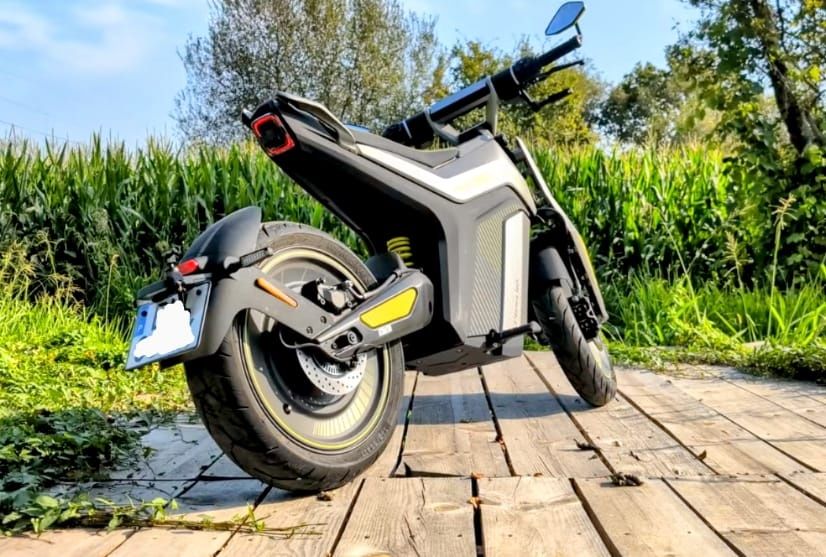 Moto elétrica NAXEON I AM PRO