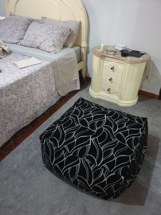 Pufe em bom estado de meter num quarto
