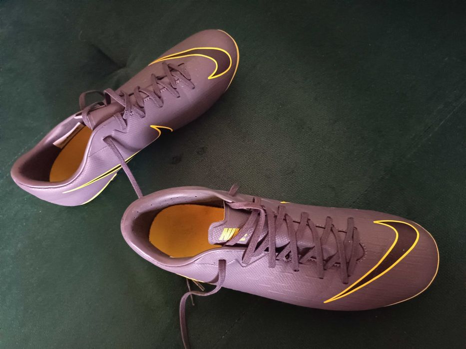 Buty piłkarskie Nike – rozmiar 42,5 – stan idealny