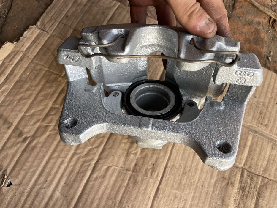 Ауді а4б6 а4б7  супорта в ідеальному стані оригінал