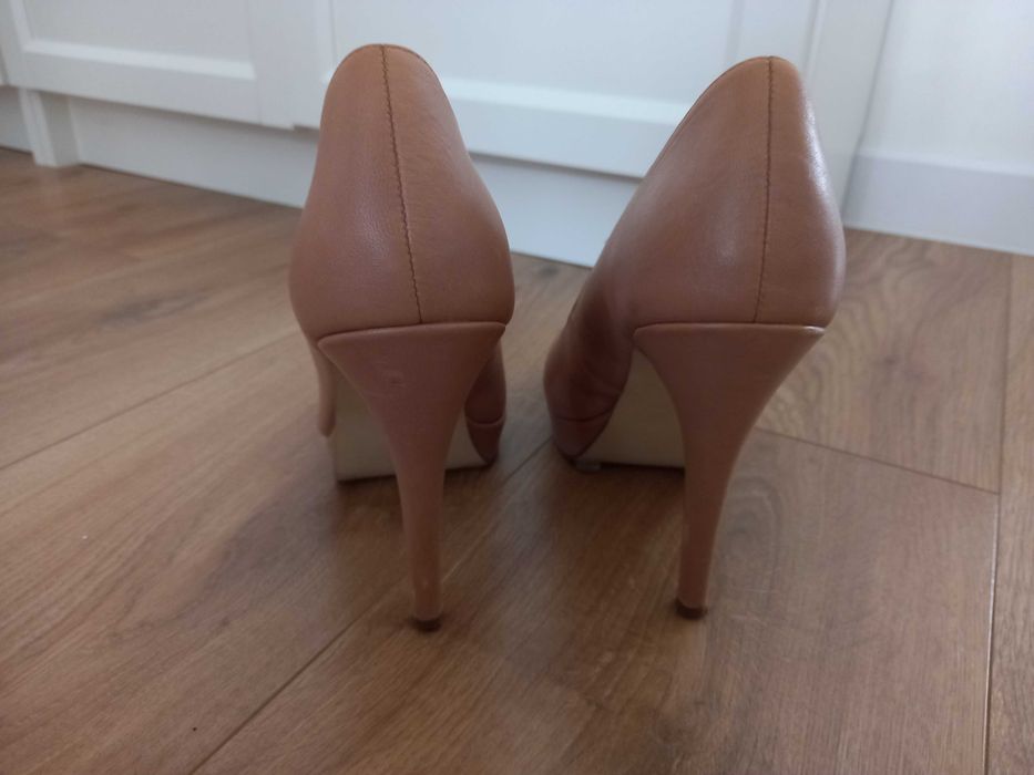 Szpilki reserved skorzane bezowe rozmiar 38