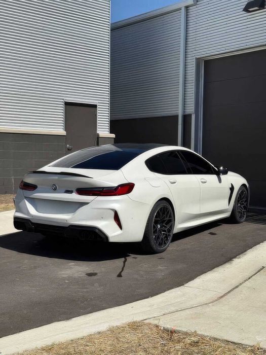 BMW M8 Competition      2022