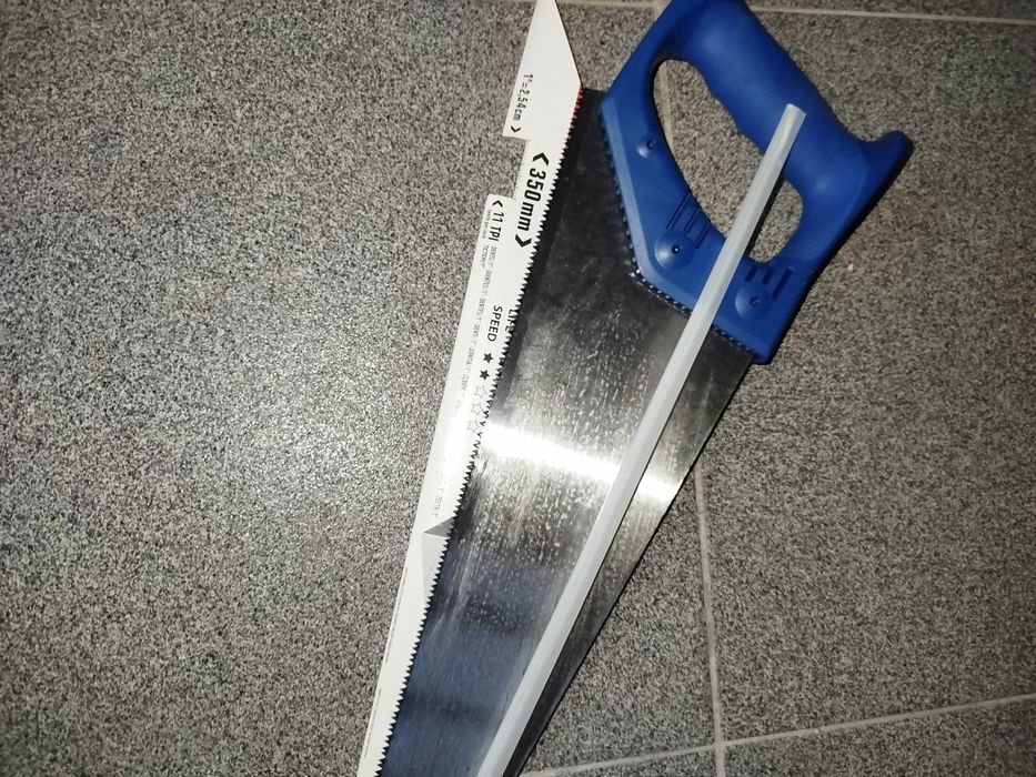 Serrote para madeira e metais.