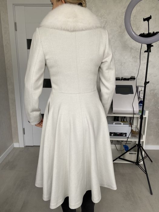 Пальто кашемірове з хутром полярної лисиці