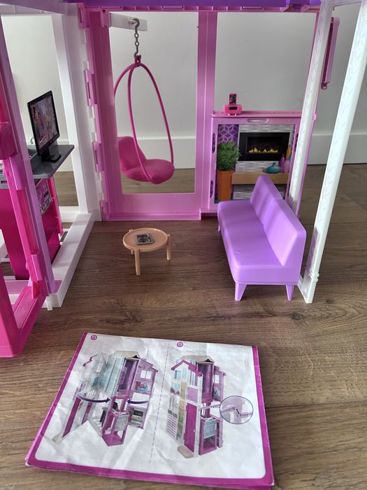 Casa da Barbie Mattel em bom estado