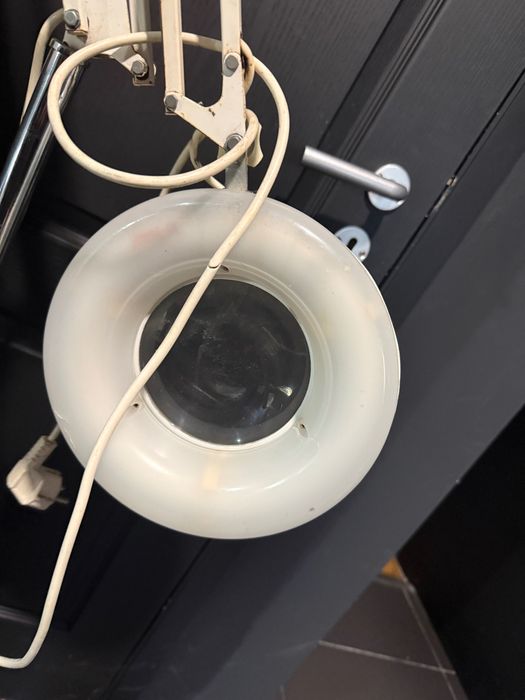 Lupa Profissional com Luz e Pé – Estética