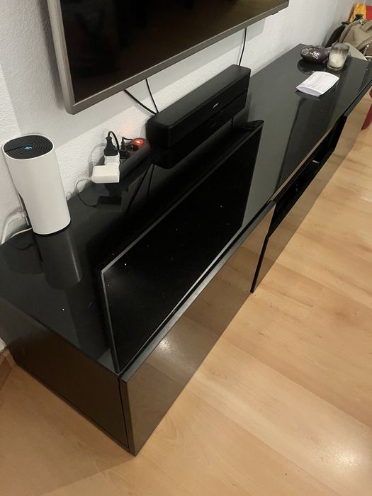 Movel para TV ikea - preto com vidro em cima