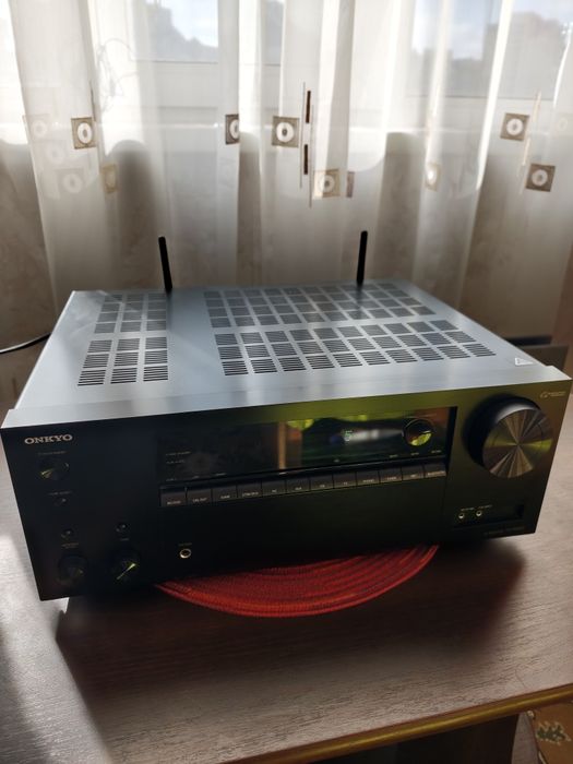 AV-ресивер Onkyo TX-NR555
