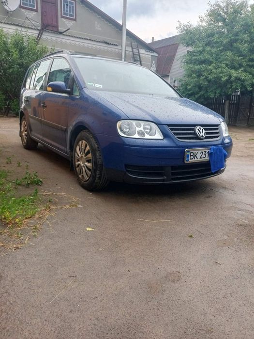 Автомобіль volkswagen touran