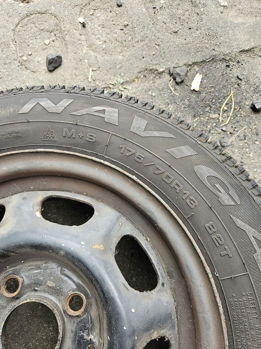 Komplet opon z felgami tzynastkami