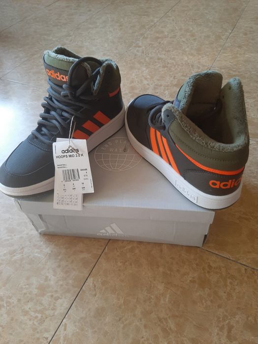 Оригінальні кросівки Adidas (38 розмір)