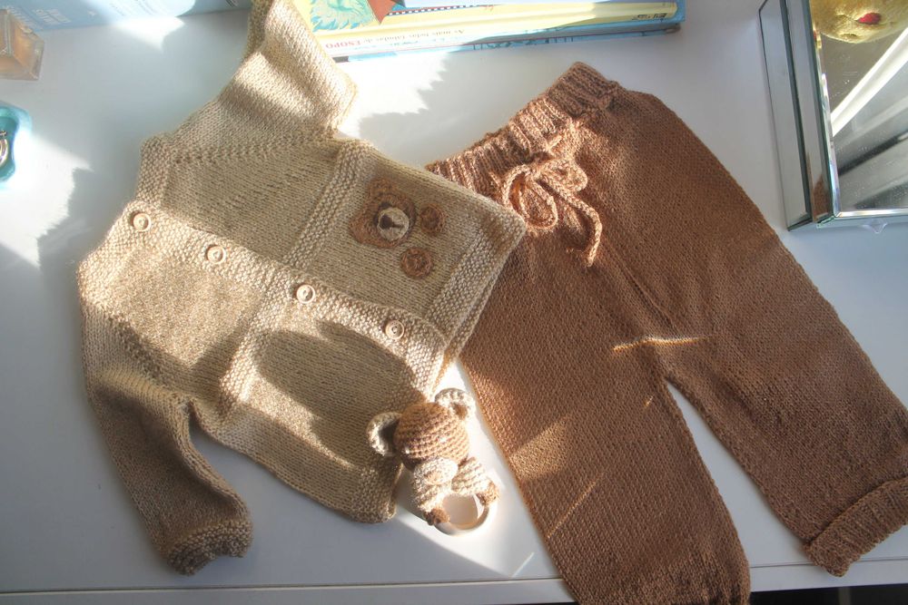Conjunto bebé feito à mão