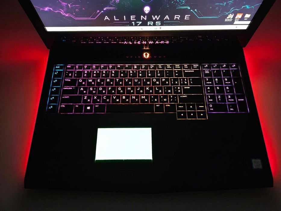 Ноутбук Dell Alienware 17 R5 i7-8750H|GTX 1070, 8GB|16GB|256GB|1TB HDD