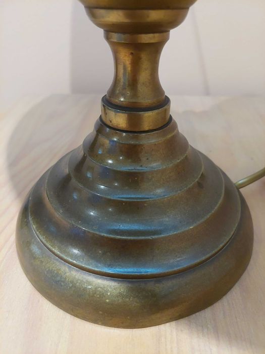 Candeeiro com abajur clássico