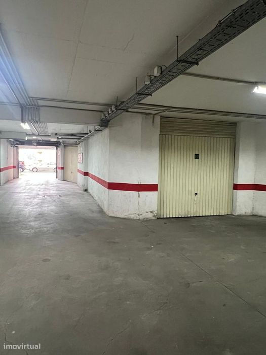 Vende-se Garagem S. Marcos Piso Térreo