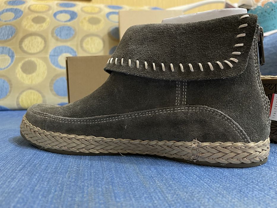 Демісезонні черевики UGG