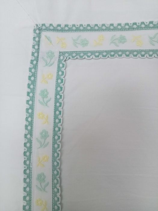 2 lençoís com 2,23 x 1,43 m