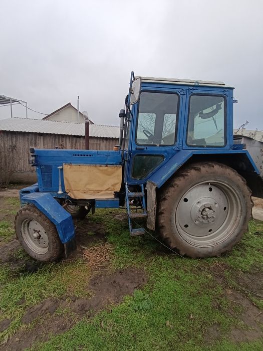 Трактор Беларус МТЗ 80 у робочому стані