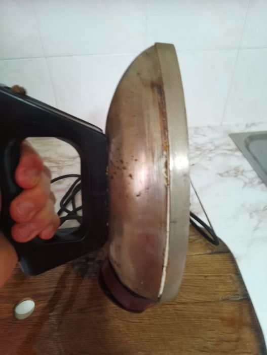 Продам электрический утюг