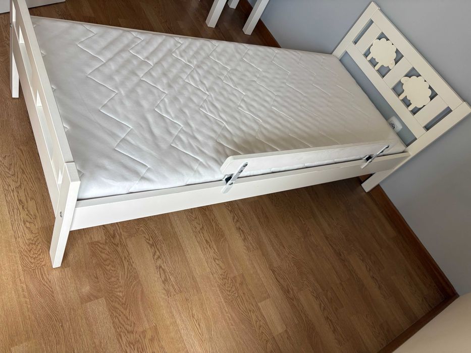 Cama +  colchão de criança